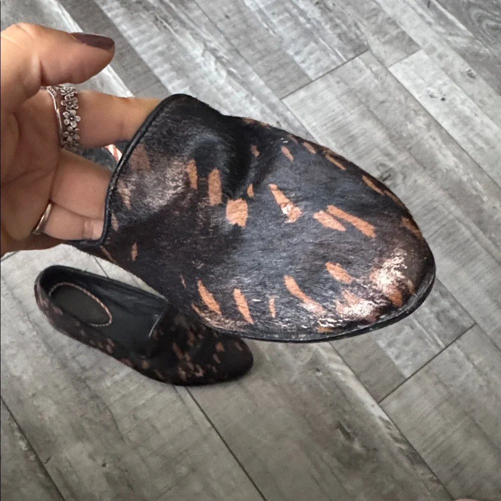 80%20 Cow Leather Flats
